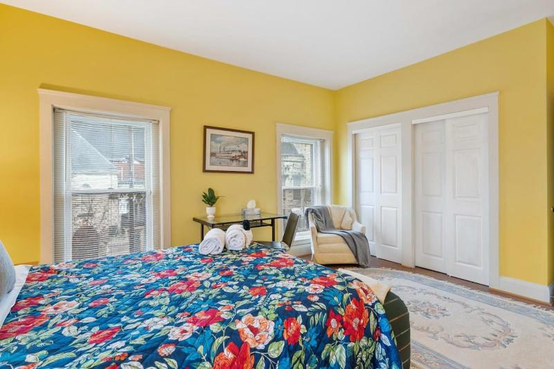 Vibrant Home: Historic Charm Perfect Location - image 19