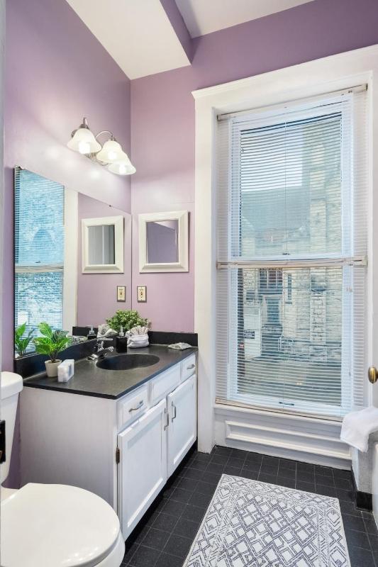 Vibrant Home: Historic Charm Perfect Location - image 7