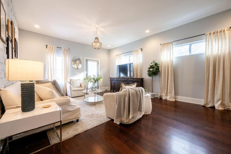 Indy Elegance w King Beds Office & Parking Family Friendly - image 21