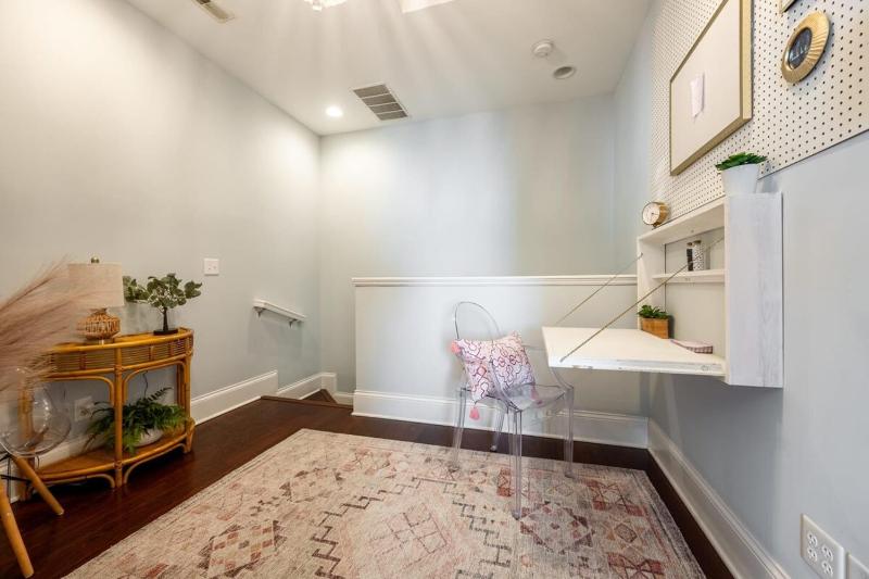 Indy Elegance w King Beds Office & Parking Family Friendly - image 18