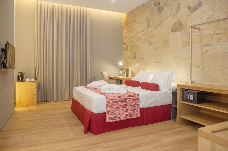 Deluxe Double Room image 4