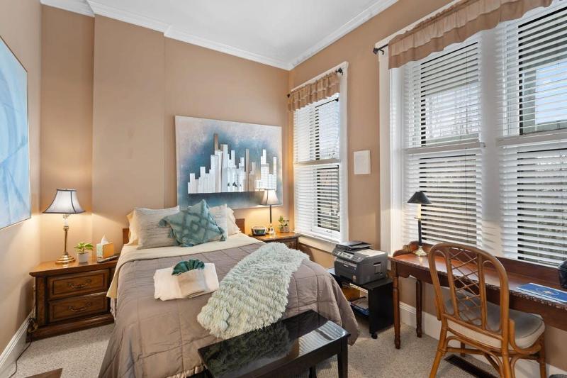 Charming Churchill Downs Cottage-Family Friendly - image 15