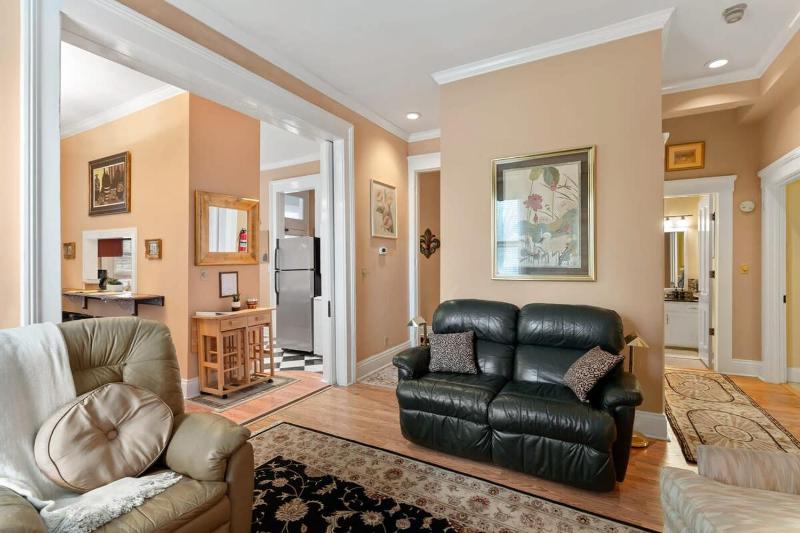 Charming Churchill Downs Cottage-Family Friendly - image 10
