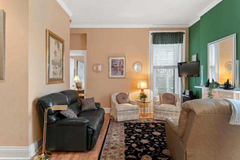 Charming Churchill Downs Cottage-Family Friendly - image 18