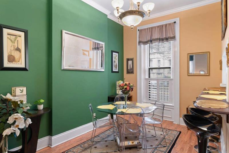 Charming Churchill Downs Cottage-Family Friendly - image 2