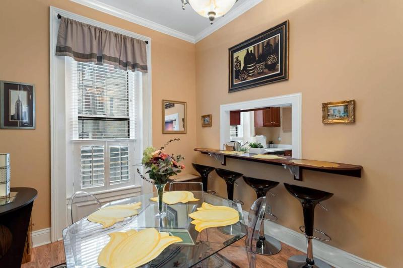 Charming Churchill Downs Cottage-Family Friendly - image 3
