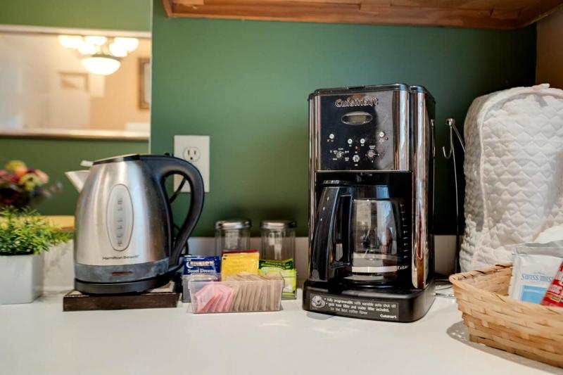 Charming Churchill Downs Cottage-Family Friendly - image 12