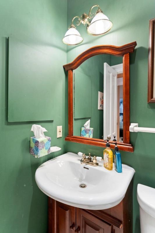 Charming Churchill Downs Cottage-Family Friendly - image 19