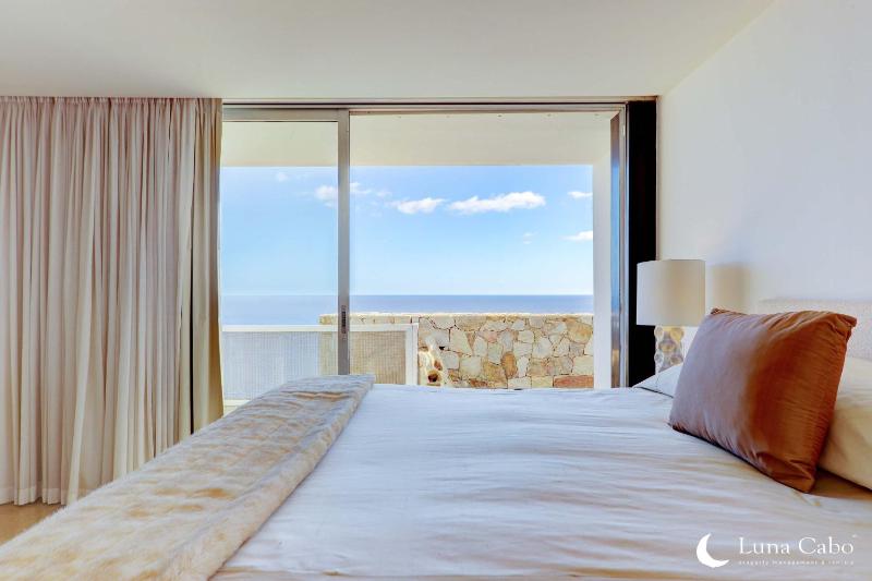 Pedregal Waterfront Villa - Heated Pool & Views - image 7
