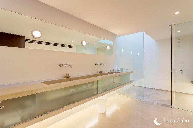 Pedregal Waterfront Villa - Heated Pool & Views - image 11