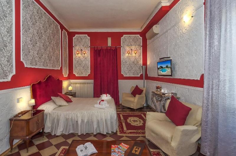 Superior Family Room image 2