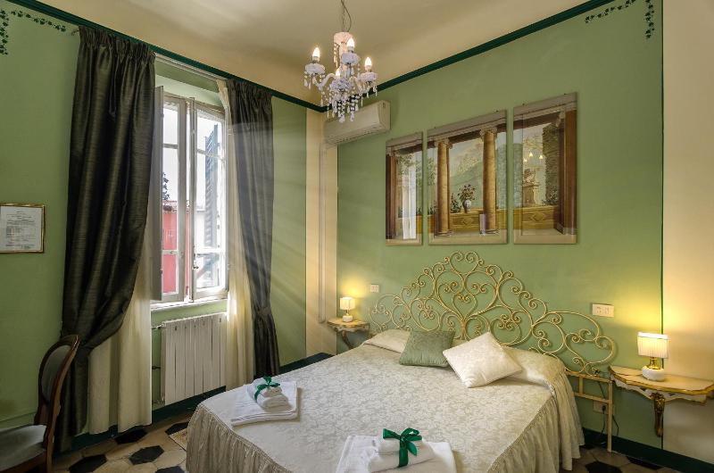Superior Double Room image 3
