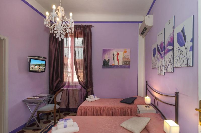 Standard Double Room image 2