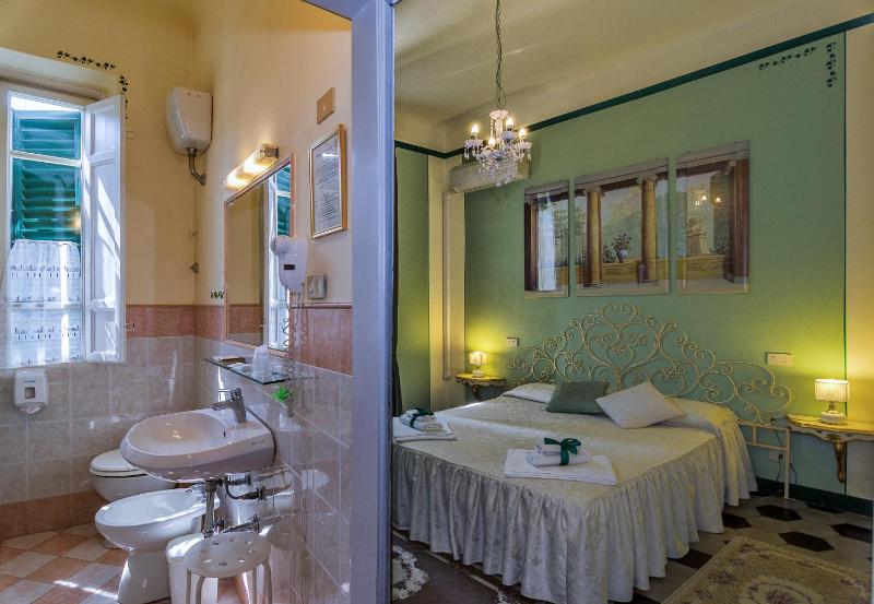 Superior Double Room image 2