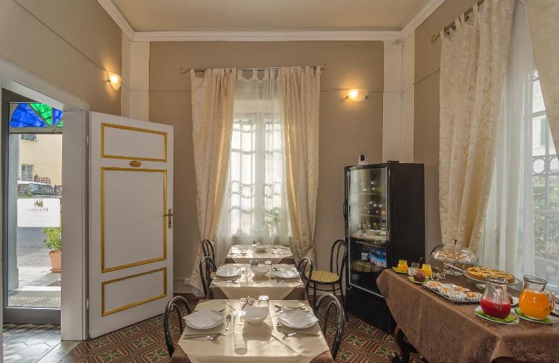 Superior Family Room image 3