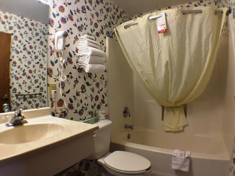 King Room - Non-Smoking image 2