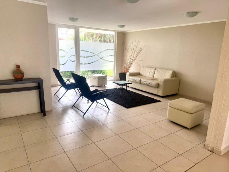 Comodo departamento a pasos de la playa - image 7