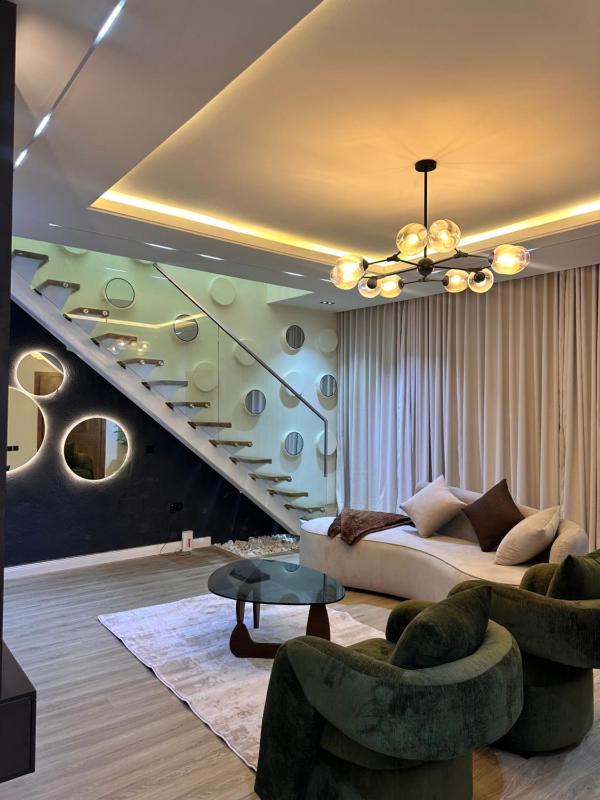 CARTIER 2 Bedroom maisonette - image 6