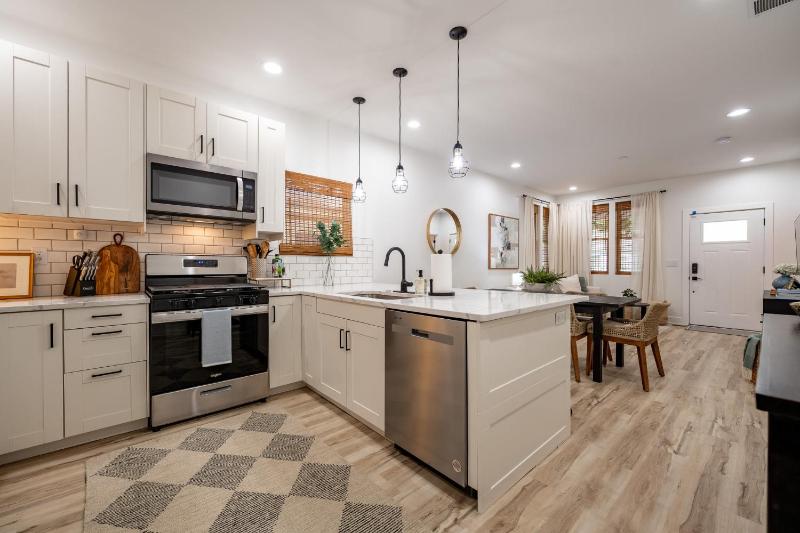 Modern Cottage - Near State Fairgrounds - Backyard - Family Friendly - image 17