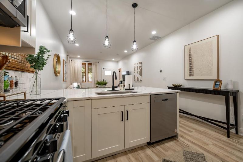 Modern Cottage - Near State Fairgrounds - Backyard - Family Friendly - image 18