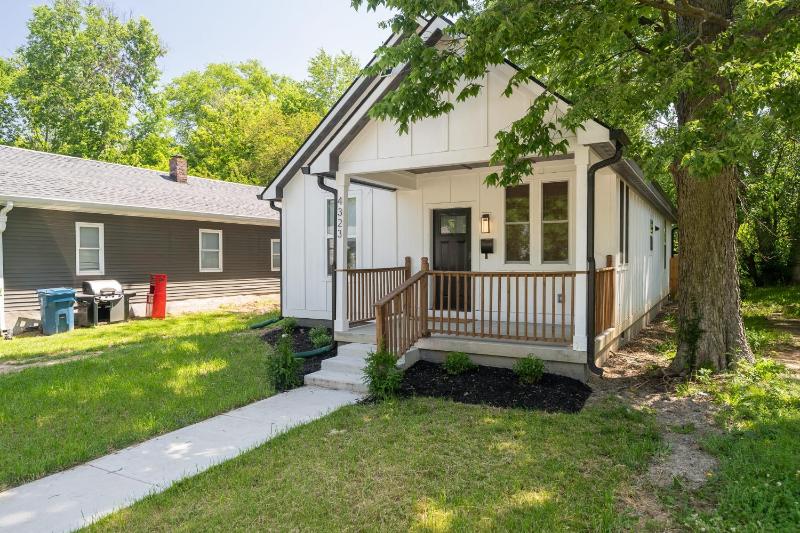 Modern Cottage - Near State Fairgrounds - Backyard - Family Friendly - image 7