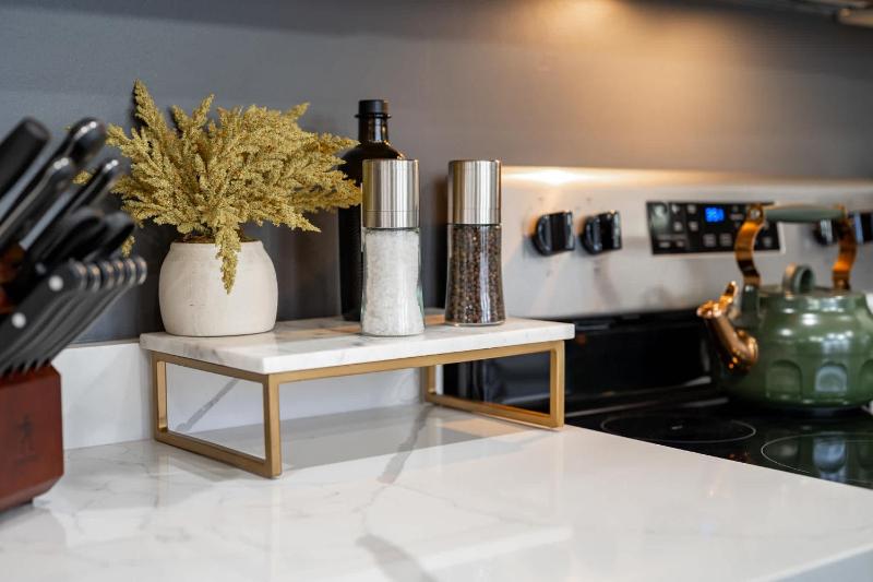 Modern & Stylish - Mins to Downtown - Family Friendly - image 35