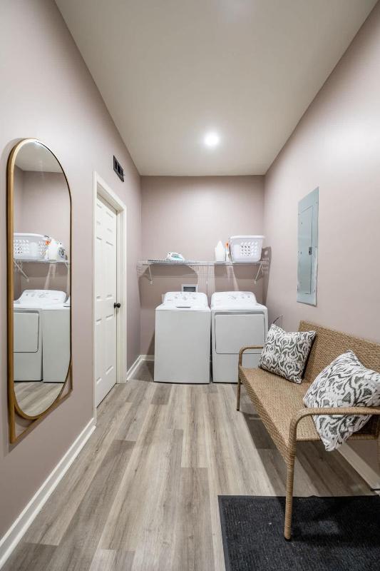 Modern & Stylish - Mins to Downtown - Family Friendly - image 28