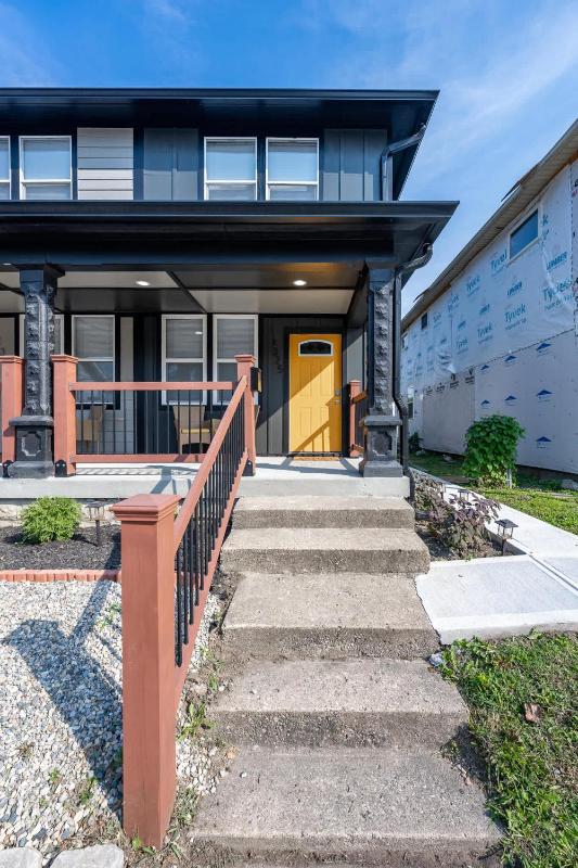 Modern & Stylish - Mins to Downtown - Family Friendly - image 21