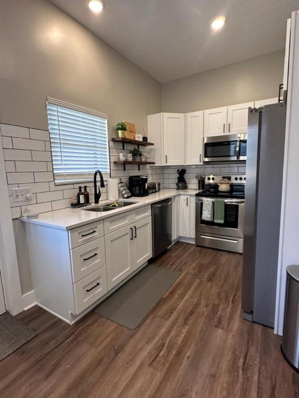 Emerald Escape-Family Friendly Duplex-Long Stays Welcome - image 9