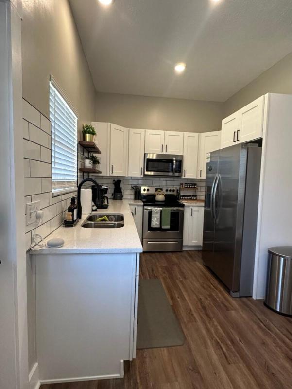 Emerald Escape-Family Friendly Duplex-Long Stays Welcome - image 8