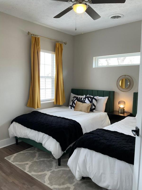 Emerald Escape-Family Friendly Duplex-Long Stays Welcome - image 13