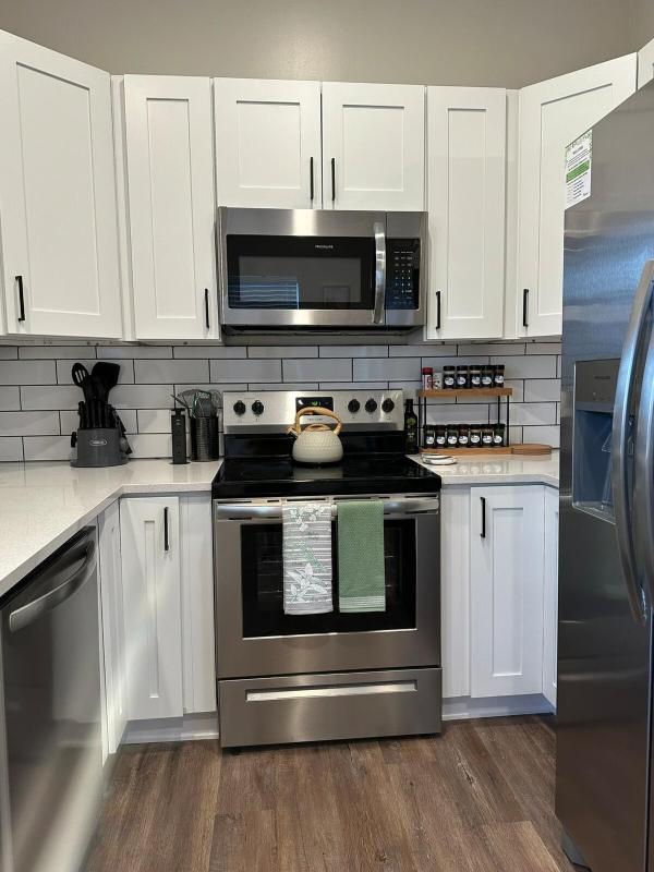 Emerald Escape-Family Friendly Duplex-Long Stays Welcome - image 7