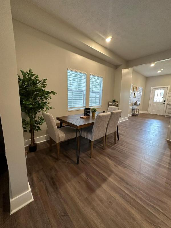 Emerald Escape-Family Friendly Duplex-Long Stays Welcome - image 18