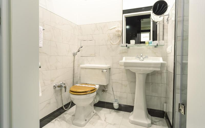 Single Room image 3