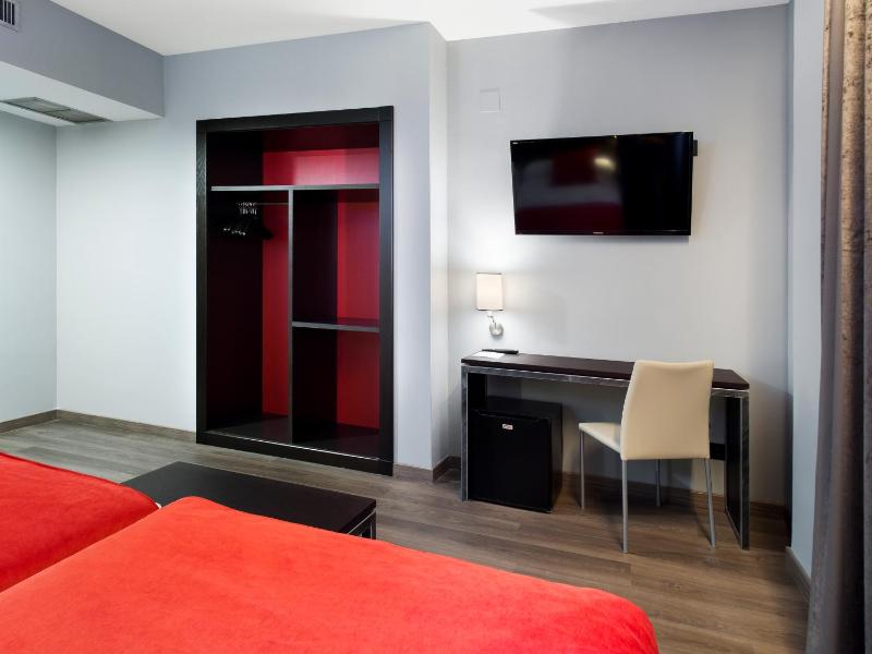 Twin Room image 3