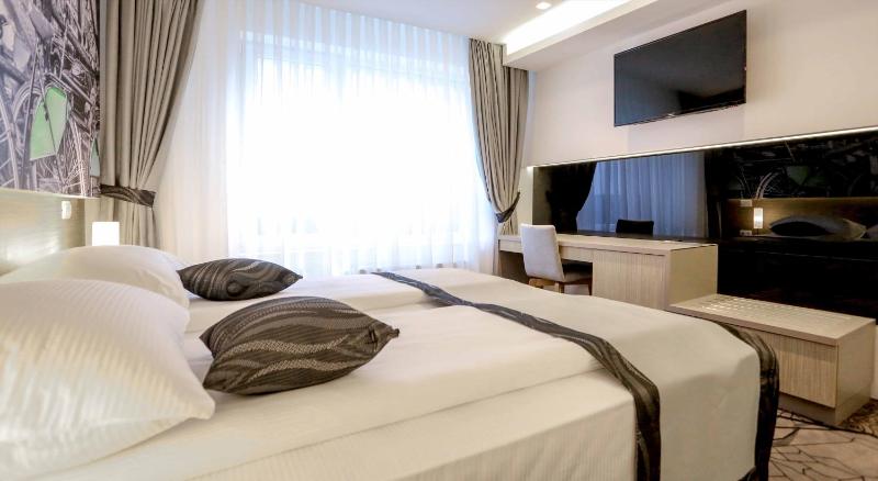 Triple Room image 2