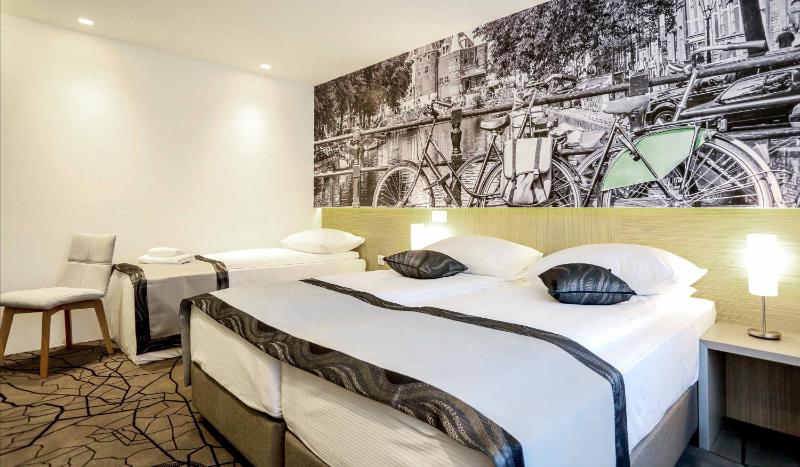 Triple Room image 3