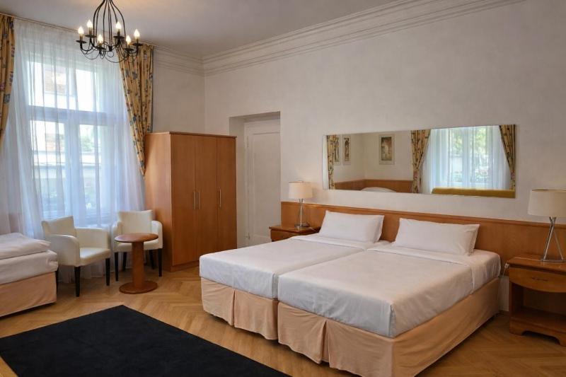 Residence Dykova - former Pension Jana Domov Mládeže - image 16