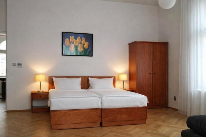 Residence Dykova - former Pension Jana Domov Mládeže - image 10