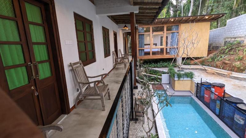 Barren House - image 4