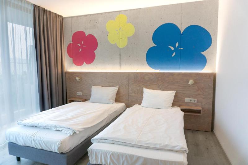 Flowers Hotel Essen - image 6