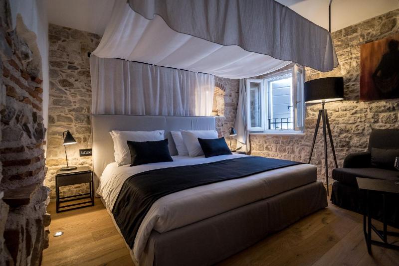 Standard Double or Twin Room image 2