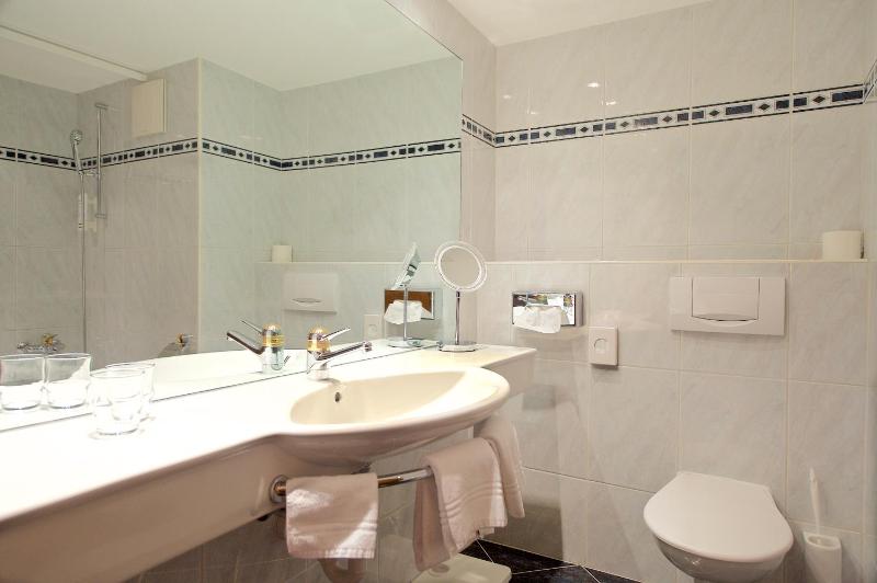 Deluxe Double Room with Matterhorn View image 3