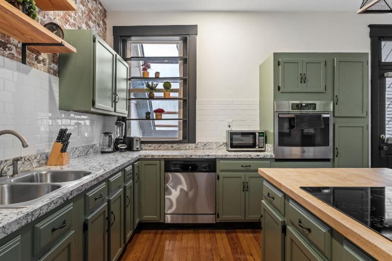 Cozy Home near Downtown - Close to Nulu - Sleeps 6 - image 30