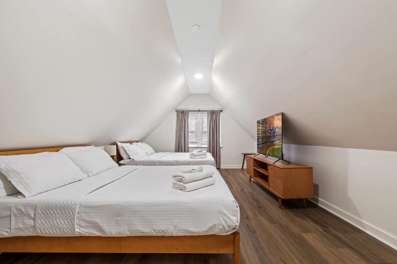 Cozy Home near Downtown - Close to Nulu - Sleeps 6 - image 6