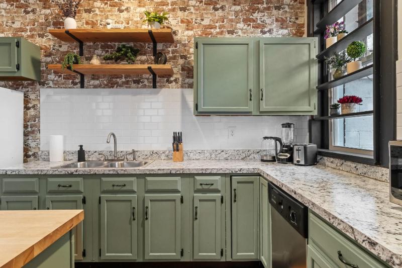Cozy Home near Downtown - Close to Nulu - Sleeps 6 - image 47