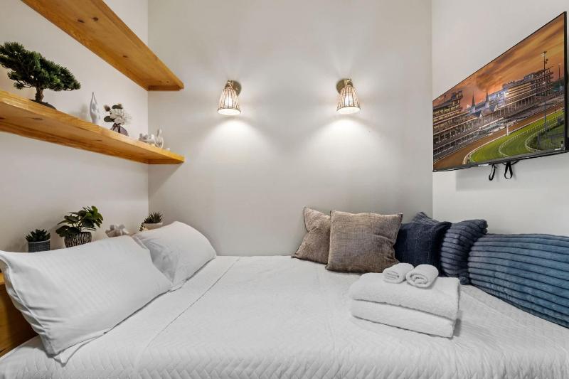 Cozy Home near Downtown - Close to Nulu - Sleeps 6 - image 48