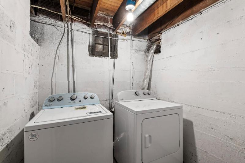 Cozy Home near Downtown - Close to Nulu - Sleeps 6 - image 5