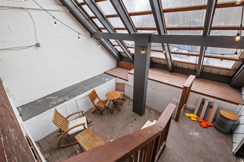 Cozy Home near Downtown - Close to Nulu - Sleeps 6 - image 41
