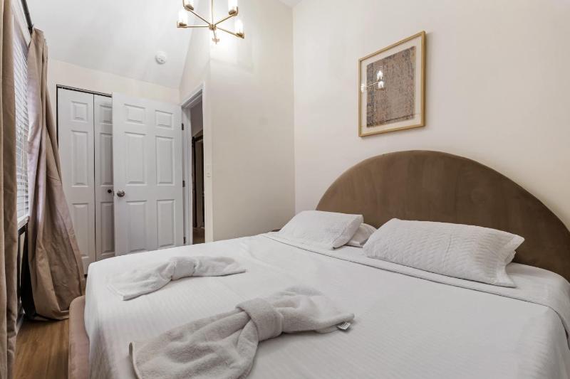Cozy Home near Downtown - Close to Nulu - Sleeps 6 - image 45